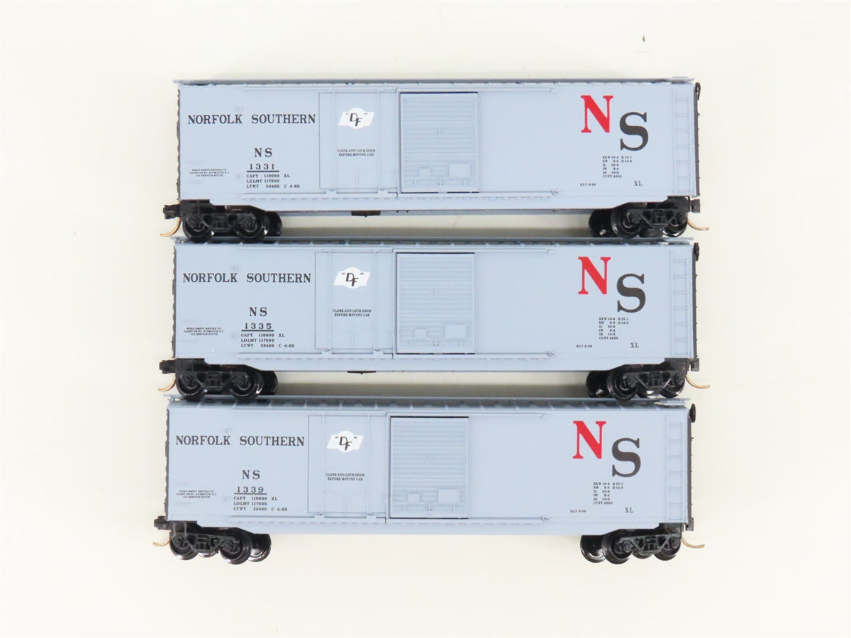 N Scale Micro-Trains MTL 33132 NS Norfolk Southern 50&#39; Box Car 3-Pack