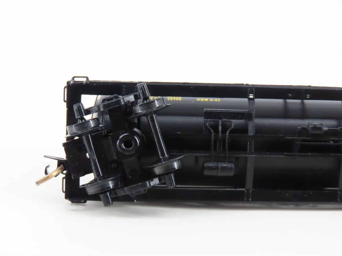 N Scale Micro-Trains MTL 65060 UTLX Union Tank Car Company 39&#39; Tank Car #8539