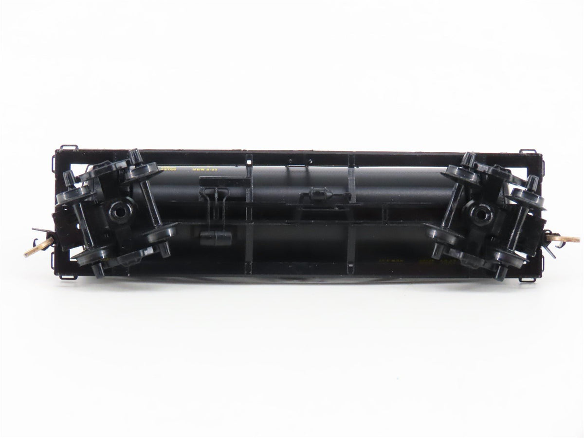 N Scale Micro-Trains MTL 65060 UTLX Union Tank Car Company 39&#39; Tank Car #8539