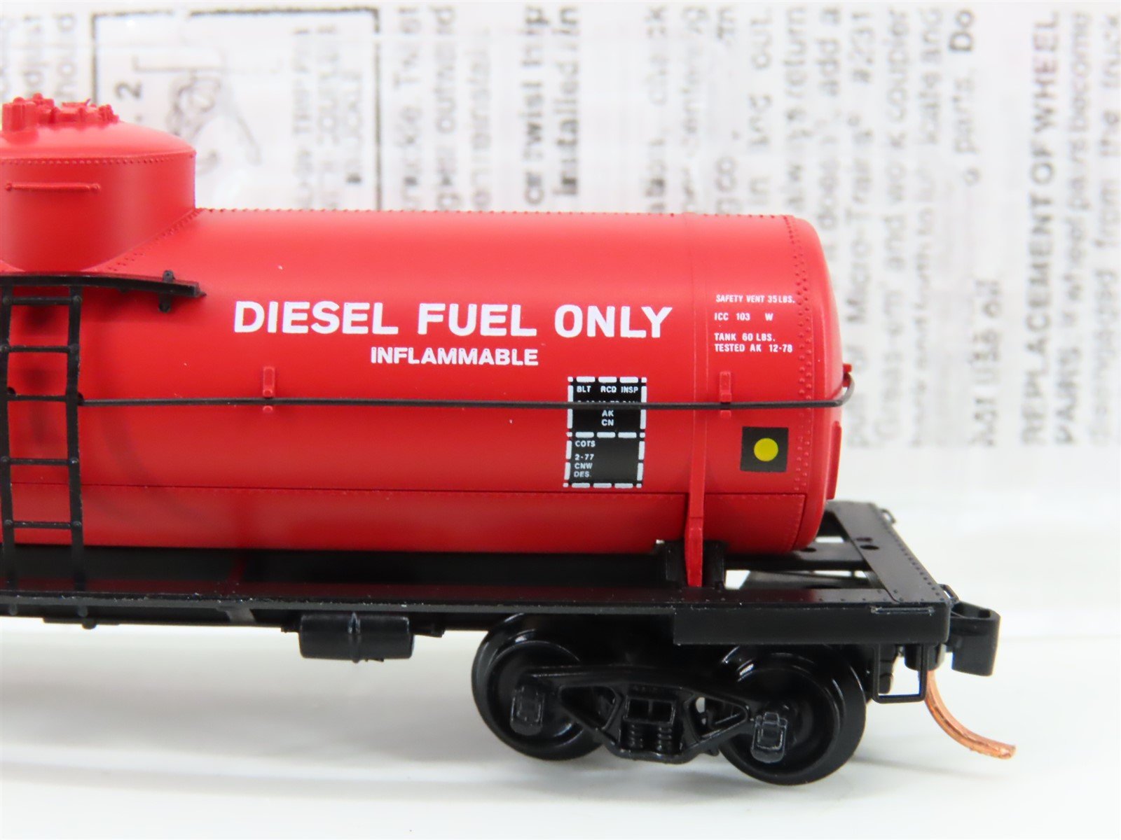 N Micro-Trains MTL 65560 CN Canadian National 39' Single Dome Tank Car 990894