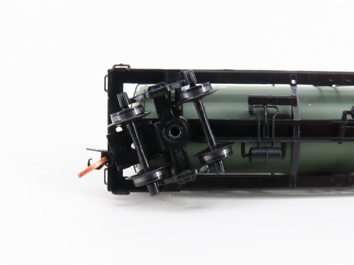 N Scale Micro-Trains MTL 65530 BCOL British Columbia Railway 39&#39; Tank Car #1924