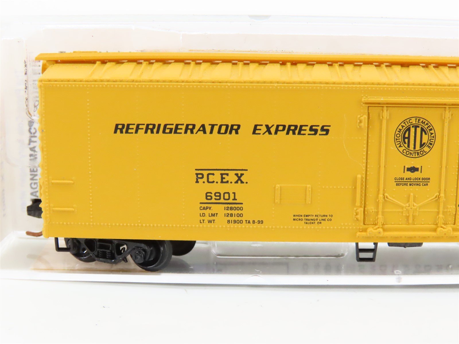 N Micro-Trains MTL 69090 PCEX Refrigerator Express Pepsi-Cola Reefer #6901