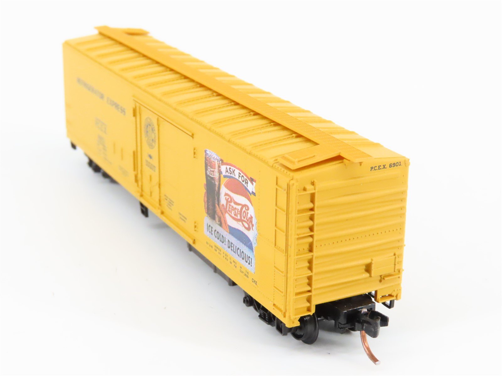 N Micro-Trains MTL 69090 PCEX Refrigerator Express Pepsi-Cola Reefer #6901