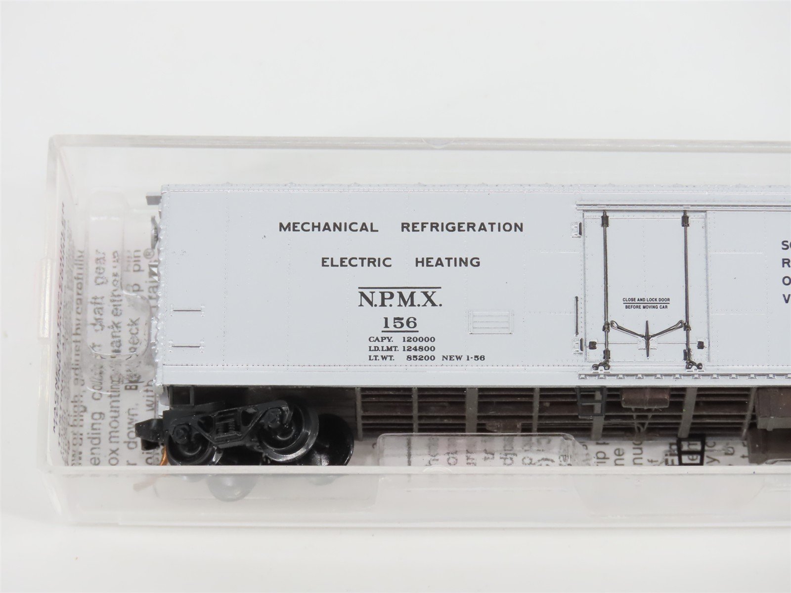 N Scale Micro-Trains MTL 69150 NPMX Northern Pacific 51' Rivet Side Reefer #156