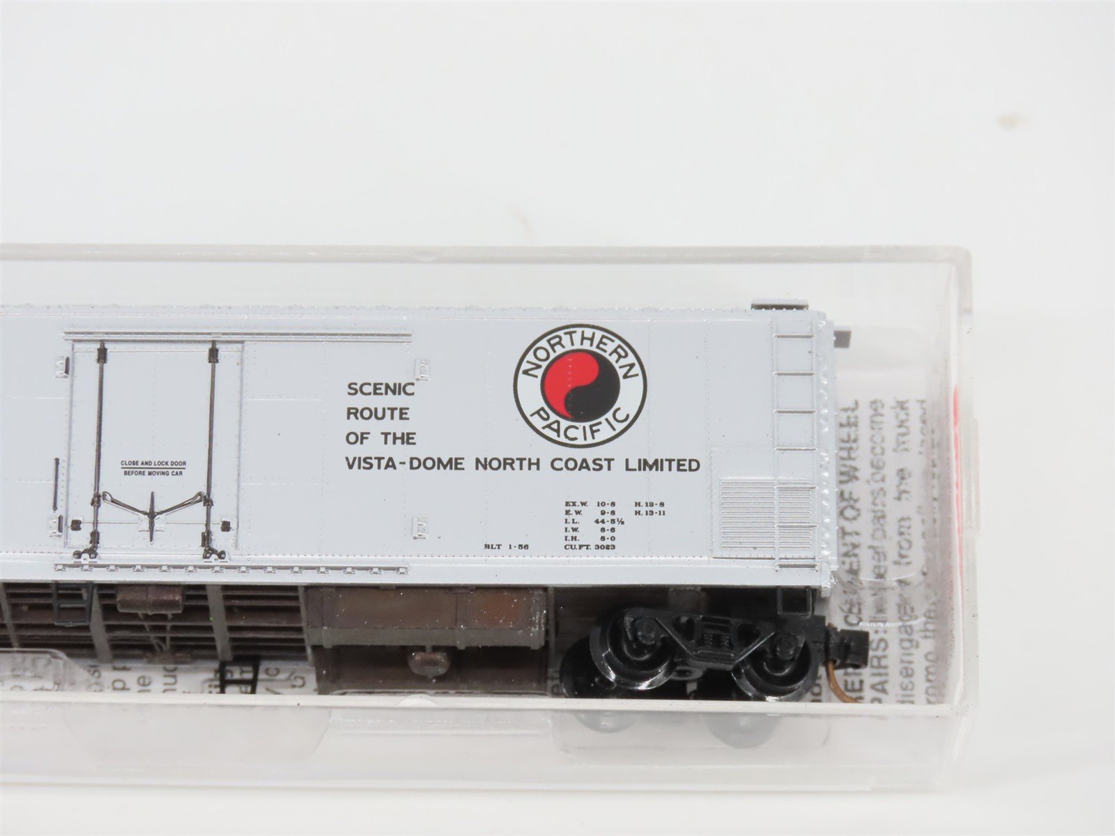 N Scale Micro-Trains MTL 69150 NPMX Northern Pacific 51' Rivet Side Reefer #156