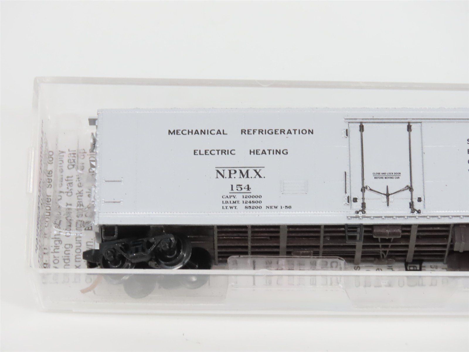 N Scale Micro-Trains MTL 69150 NPMX Northern Pacific 51' Rivet Side Reefer #154