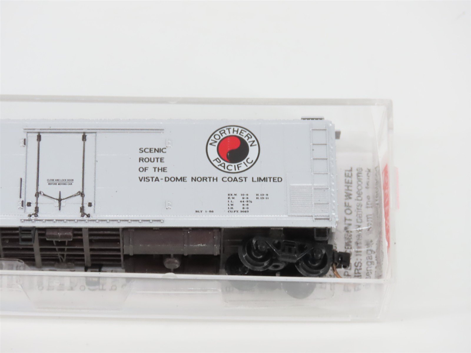 N Scale Micro-Trains MTL 69150 NPMX Northern Pacific 51' Rivet Side Reefer #154