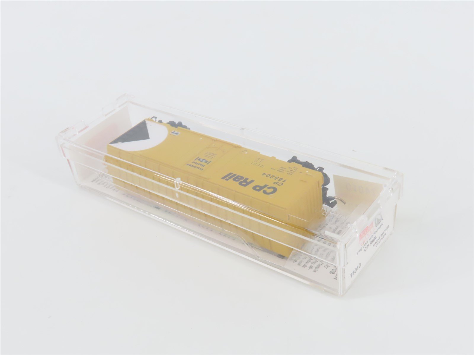 N Scale Micro-Trains MTL 74010 CP Rail 40' Plug Door Box Car #165204