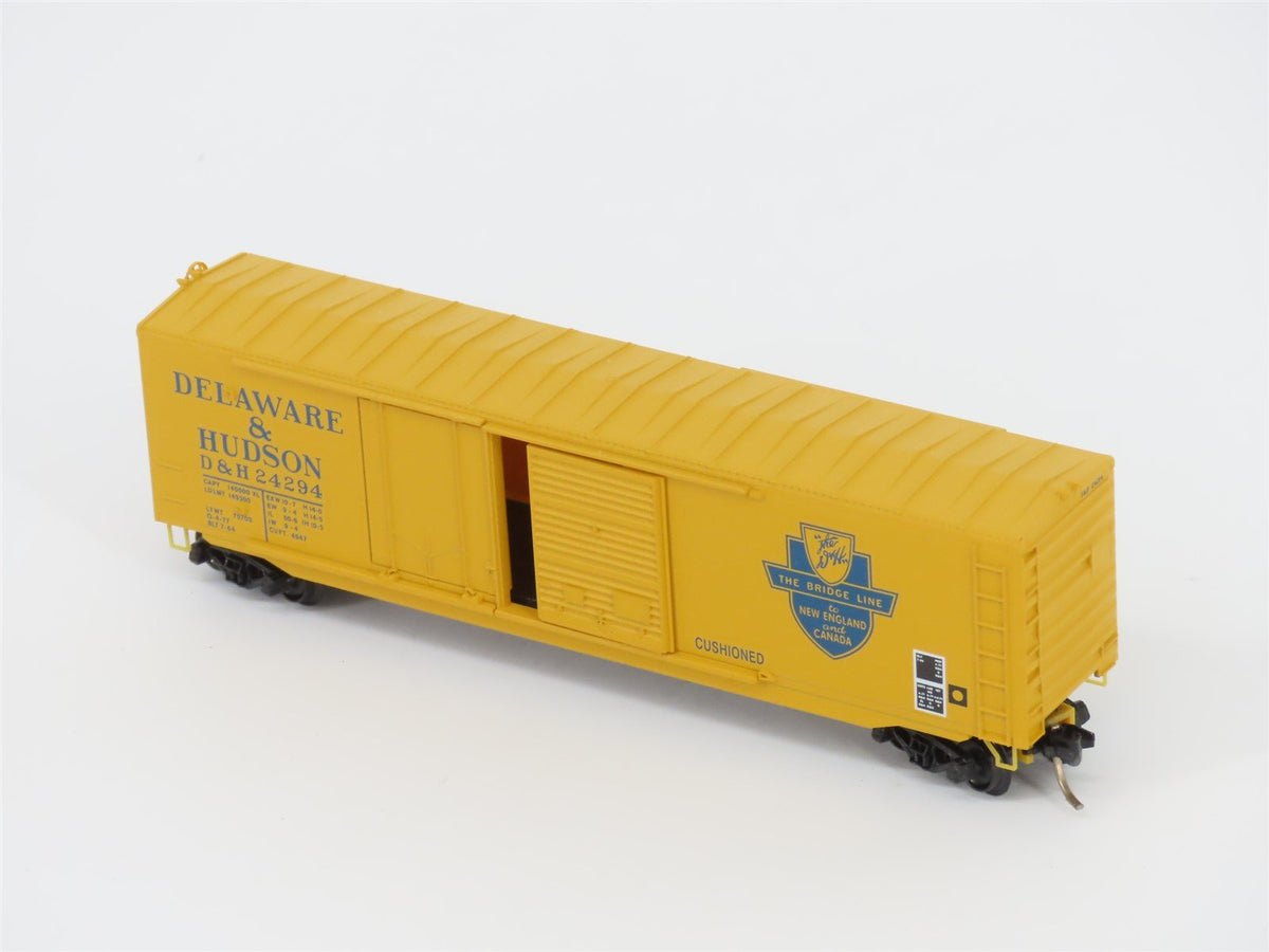 N Scale Micro-Trains MTL 76020 D&amp;H &quot;The Bridge Line&quot; 50&#39; Box Car #24294