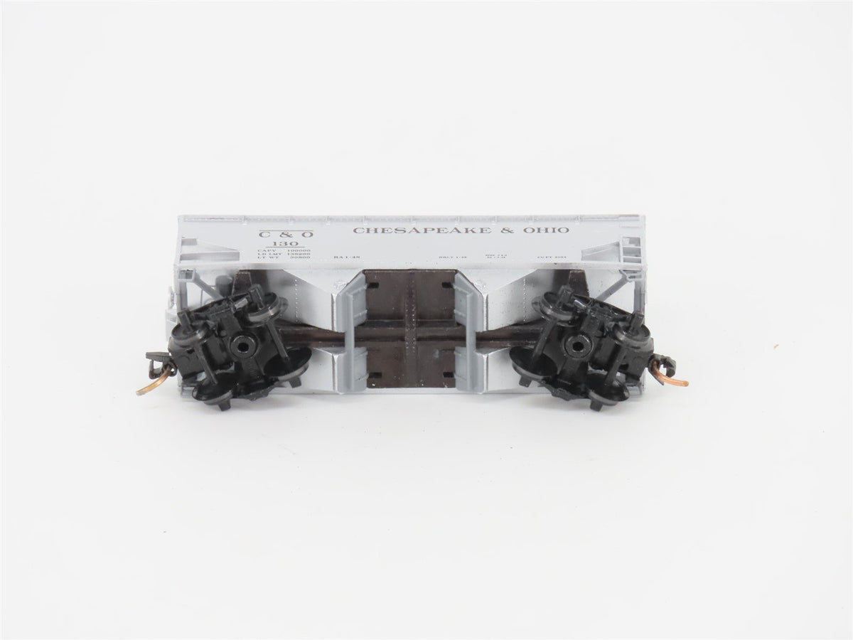 N Scale Micro-Trains MTL 86030 C&amp;O Chesapeake &amp; Ohio 33&#39; 2-Bay Hopper #130