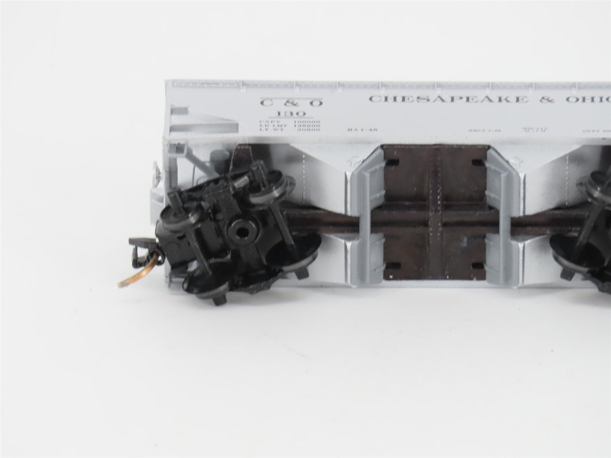 N Scale Micro-Trains MTL 86030 C&amp;O Chesapeake &amp; Ohio 33&#39; 2-Bay Hopper #130