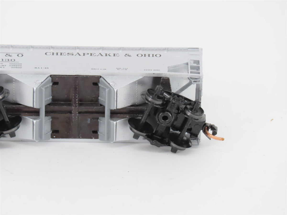 N Scale Micro-Trains MTL 86030 C&amp;O Chesapeake &amp; Ohio 33&#39; 2-Bay Hopper #130