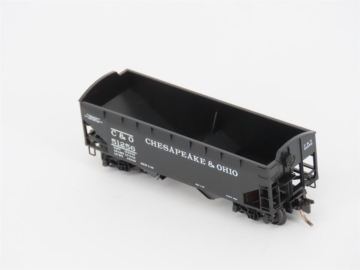 N Scale Micro-Trains MTL 86010 C&amp;O Chesapeake &amp; Ohio 33&#39; 2-Bay Hopper #51256