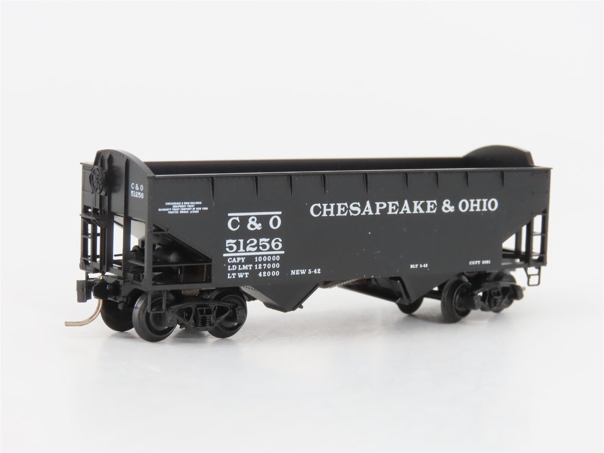N Scale Micro-Trains MTL 86010 C&amp;O Chesapeake &amp; Ohio 33&#39; 2-Bay Hopper #51256