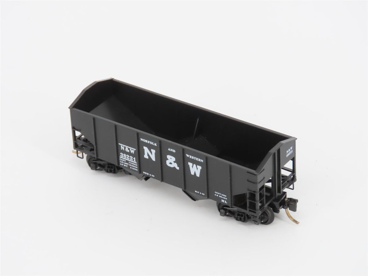 N Scale Micro-Trains MTL 91010 N&amp;W Norfolk &amp; Western 33&#39; 2-Bay Hopper #38221