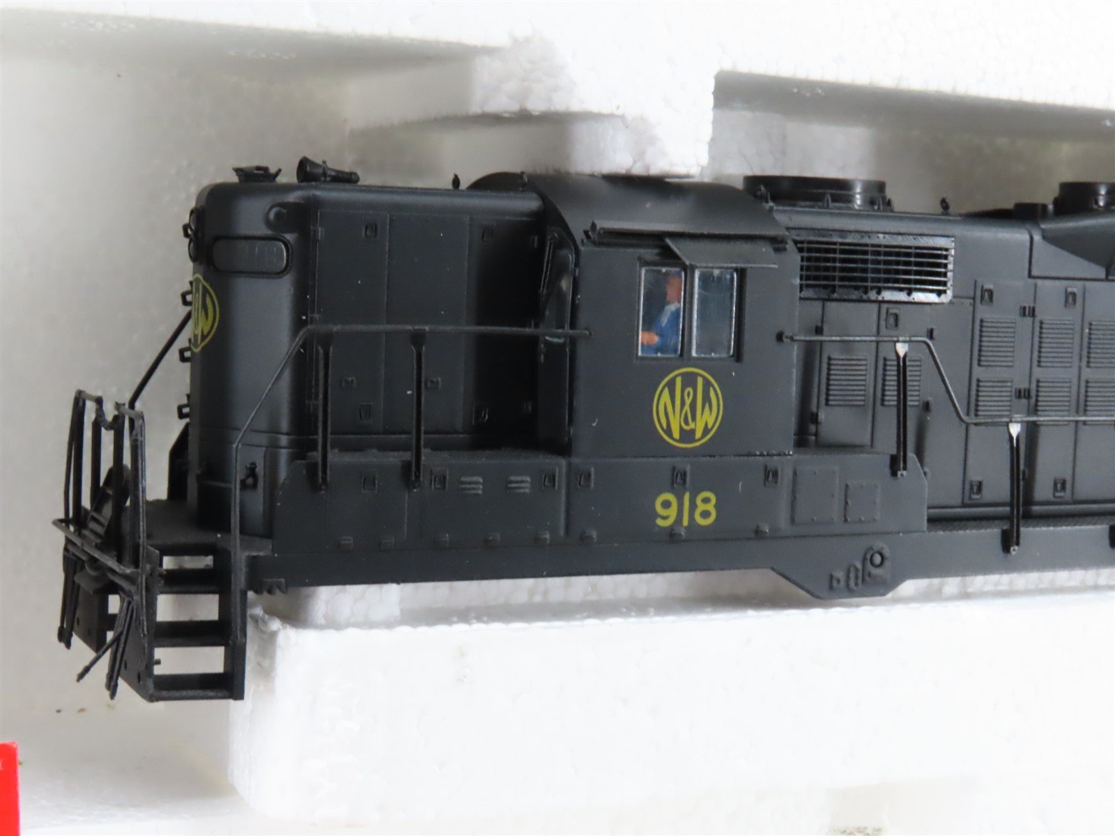 HO Scale Proto 2000 8147 N&W Norfolk & Western EMD GP18 High-Nose Diesel #918