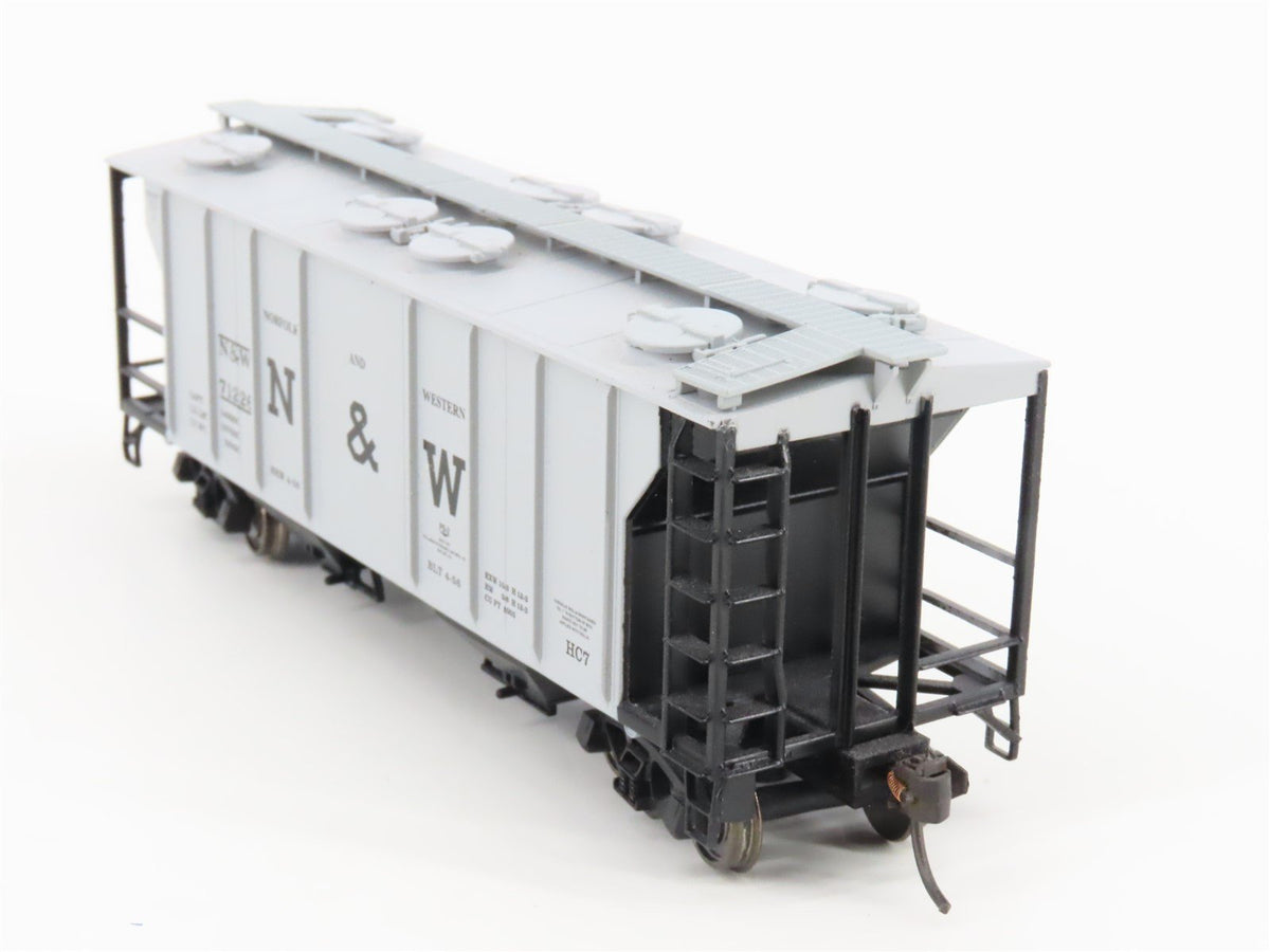 HO Scale Atlas 1818 N&amp;W Norfolk &amp; Western 2-Bay Covered Hopper #71226