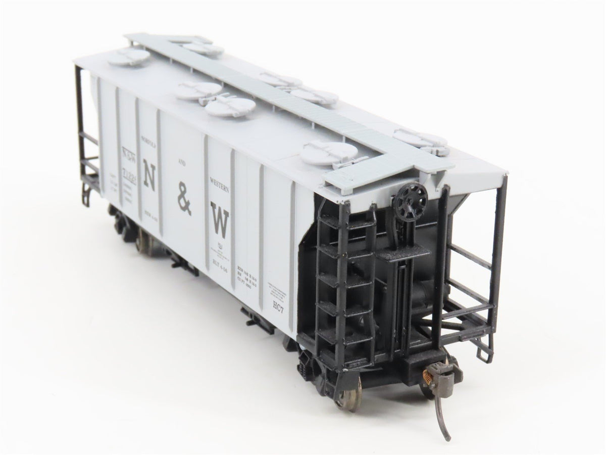 HO Scale Atlas 1818 N&amp;W Norfolk &amp; Western 2-Bay Covered Hopper #71226