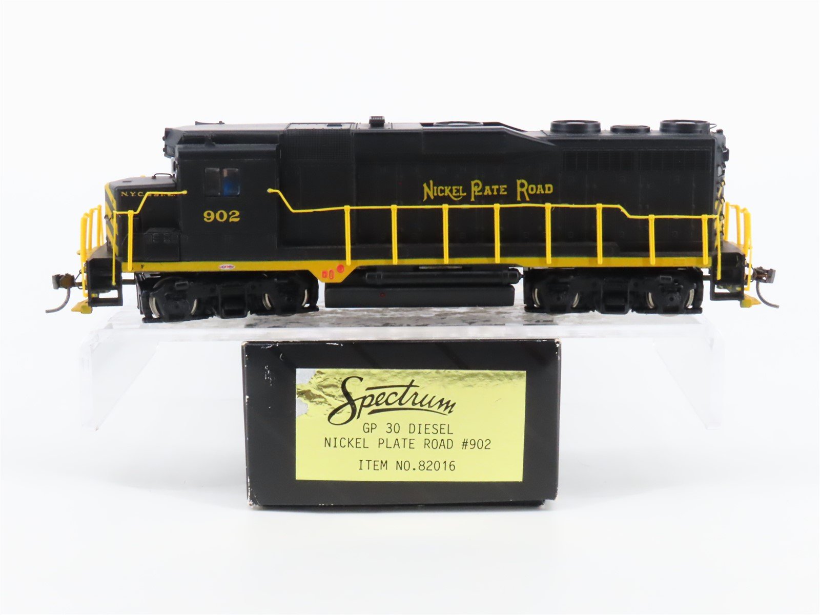 HO Scale Bachmann Spectrum 82016 NKP Nickel Plate Road EMD GP30 Diesel #902