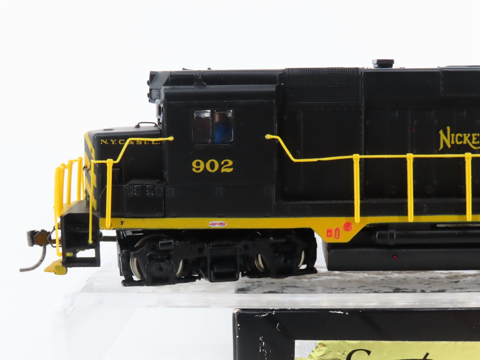 HO Scale Bachmann Spectrum 82016 NKP Nickel Plate Road EMD GP30 Diesel #902