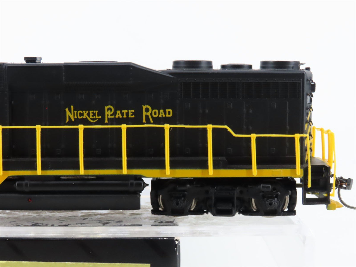 HO Scale Bachmann Spectrum 82016 NKP Nickel Plate Road EMD GP30 Diesel #902