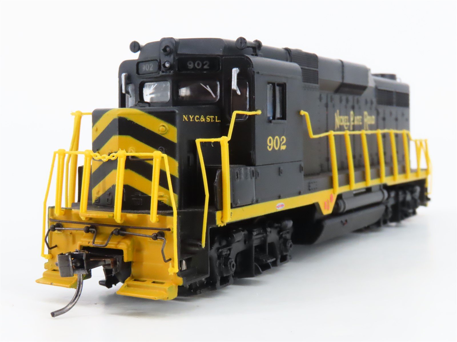 HO Scale Bachmann Spectrum 82016 NKP Nickel Plate Road EMD GP30 Diesel #902