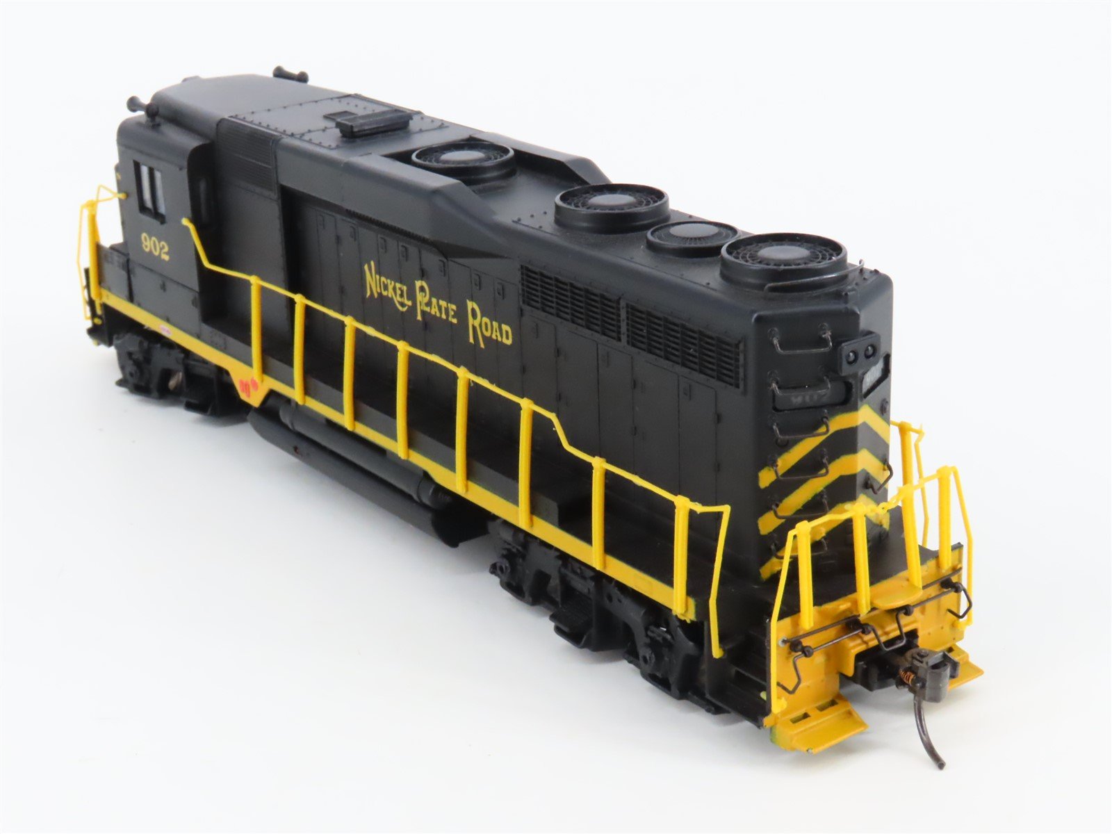 HO Scale Bachmann Spectrum 82016 NKP Nickel Plate Road EMD GP30 Diesel #902