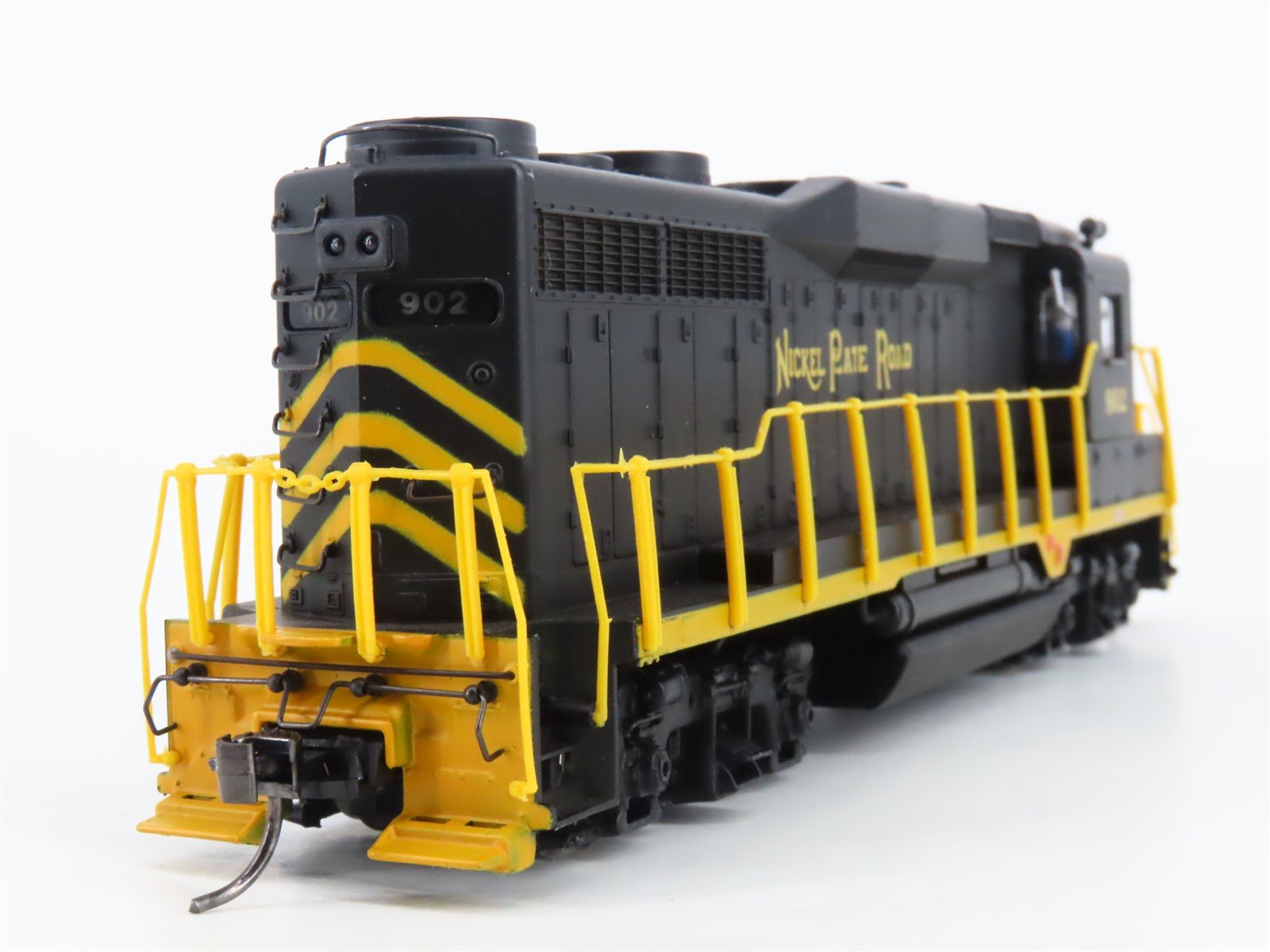 HO Scale Bachmann Spectrum 82016 NKP Nickel Plate Road EMD GP30 Diesel #902
