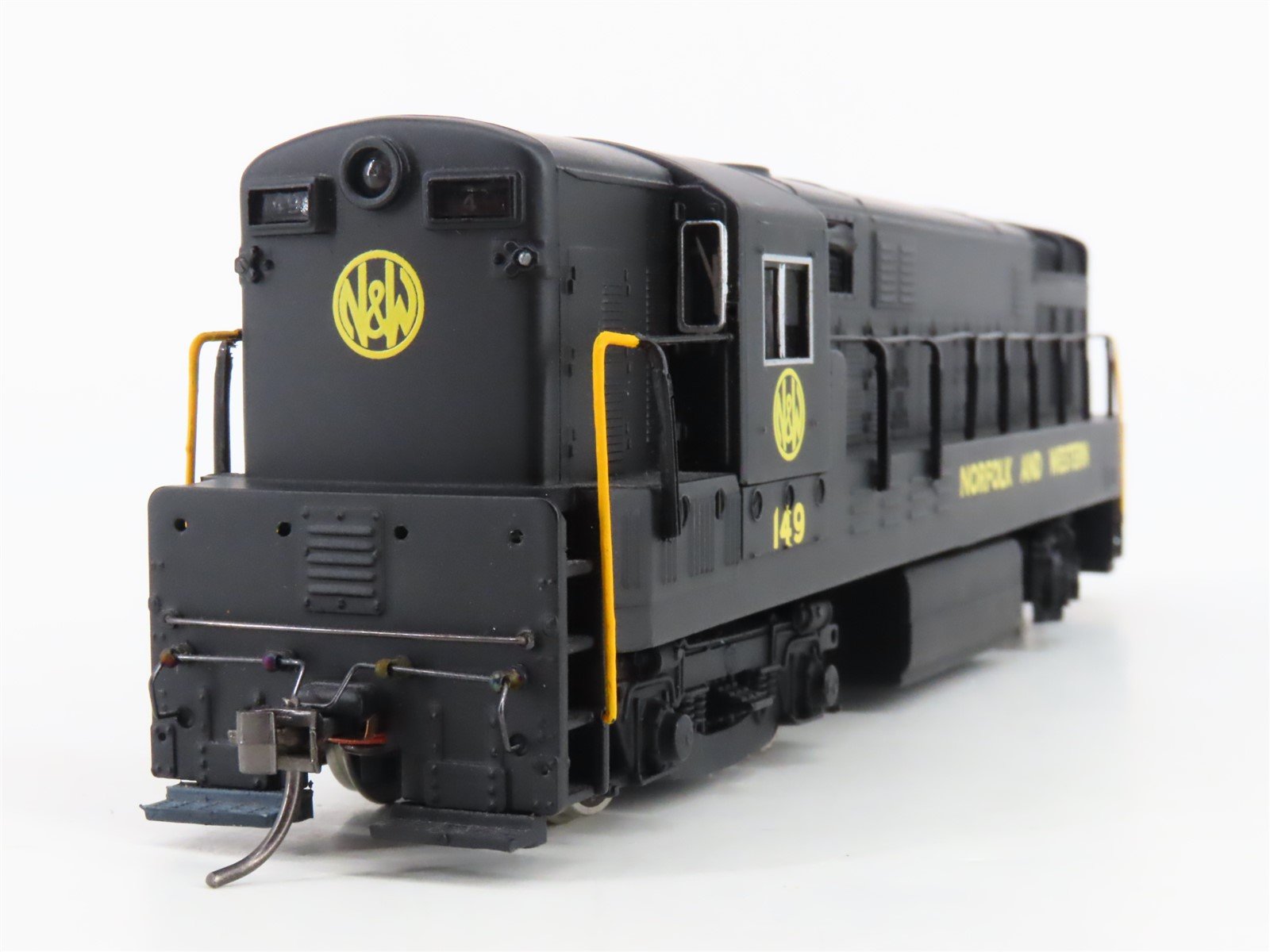 HO Scale Bachmann Spectrum 81213 N&W FM H16-44 Baby Trainmaster Diesel #149