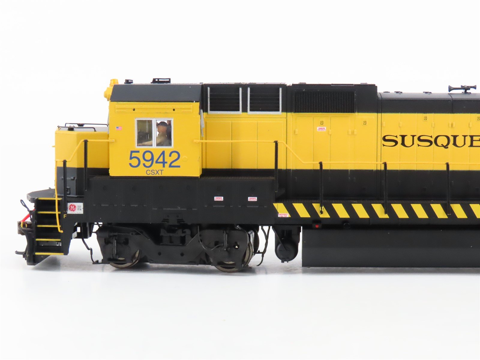 HO Atlas Master CSX / NYSW Susquehanna Patch Dash 8-40B Diesel #5942 w/ DCC