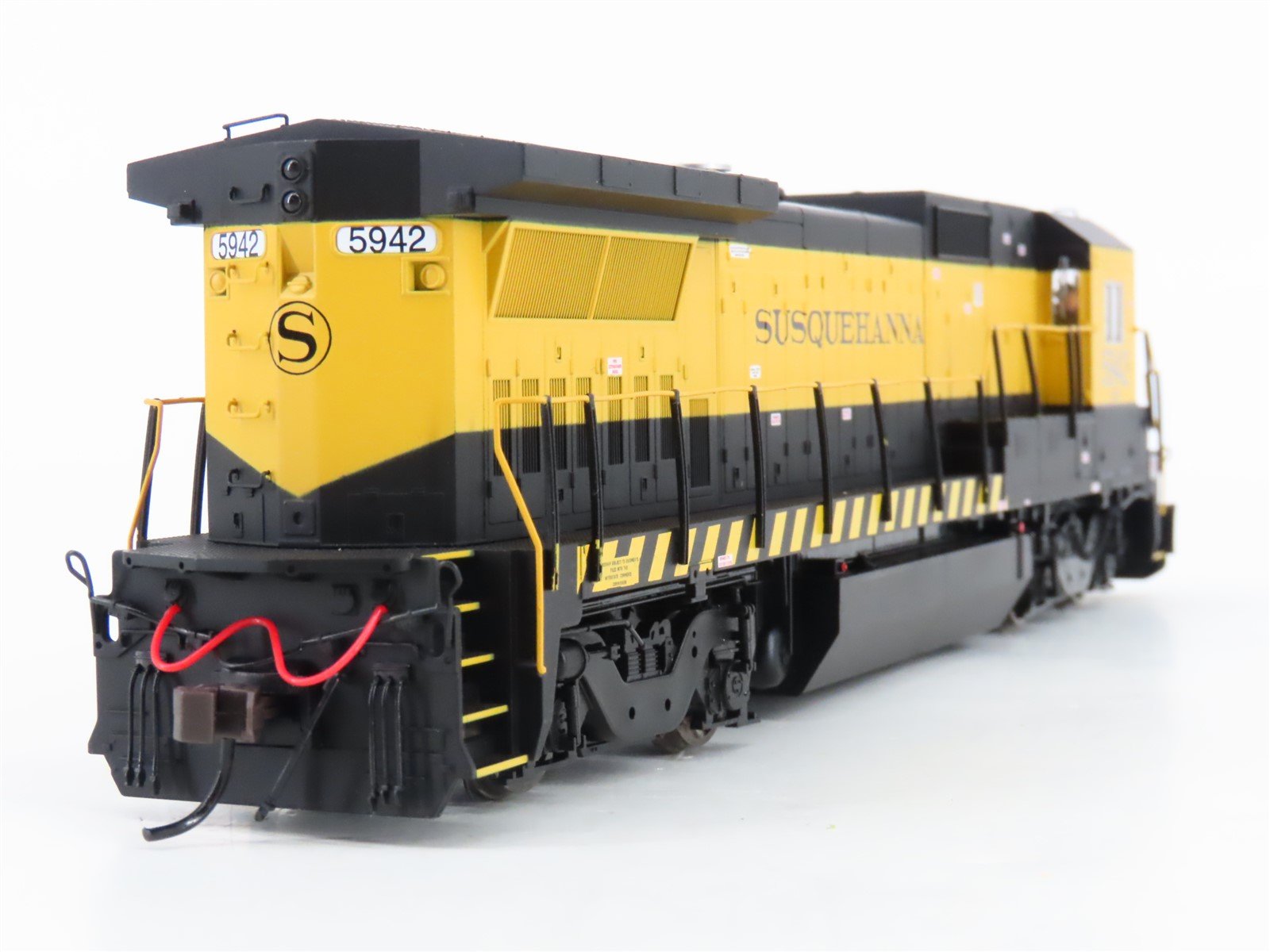 HO Atlas Master CSX / NYSW Susquehanna Patch Dash 8-40B Diesel #5942 w/ DCC