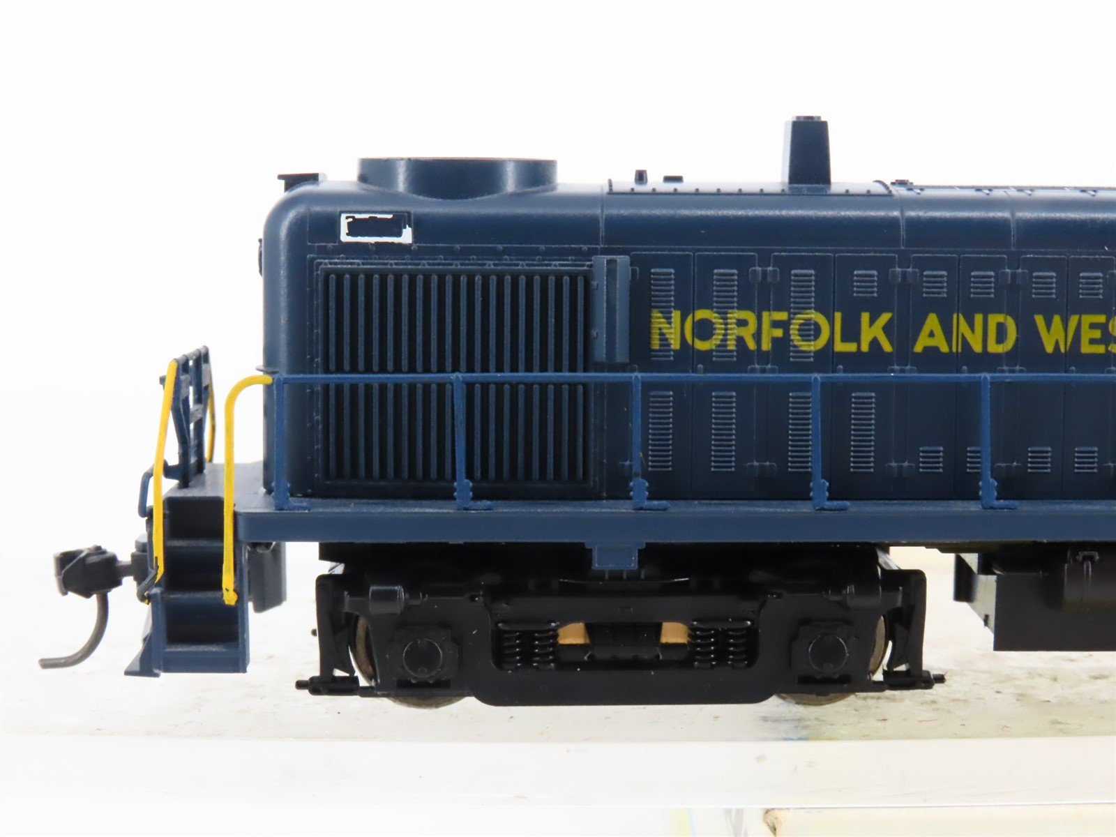 HO Scale Atlas/KATO 7076 N&W Norfolk & Western ALCO RS-3 Diesel #305