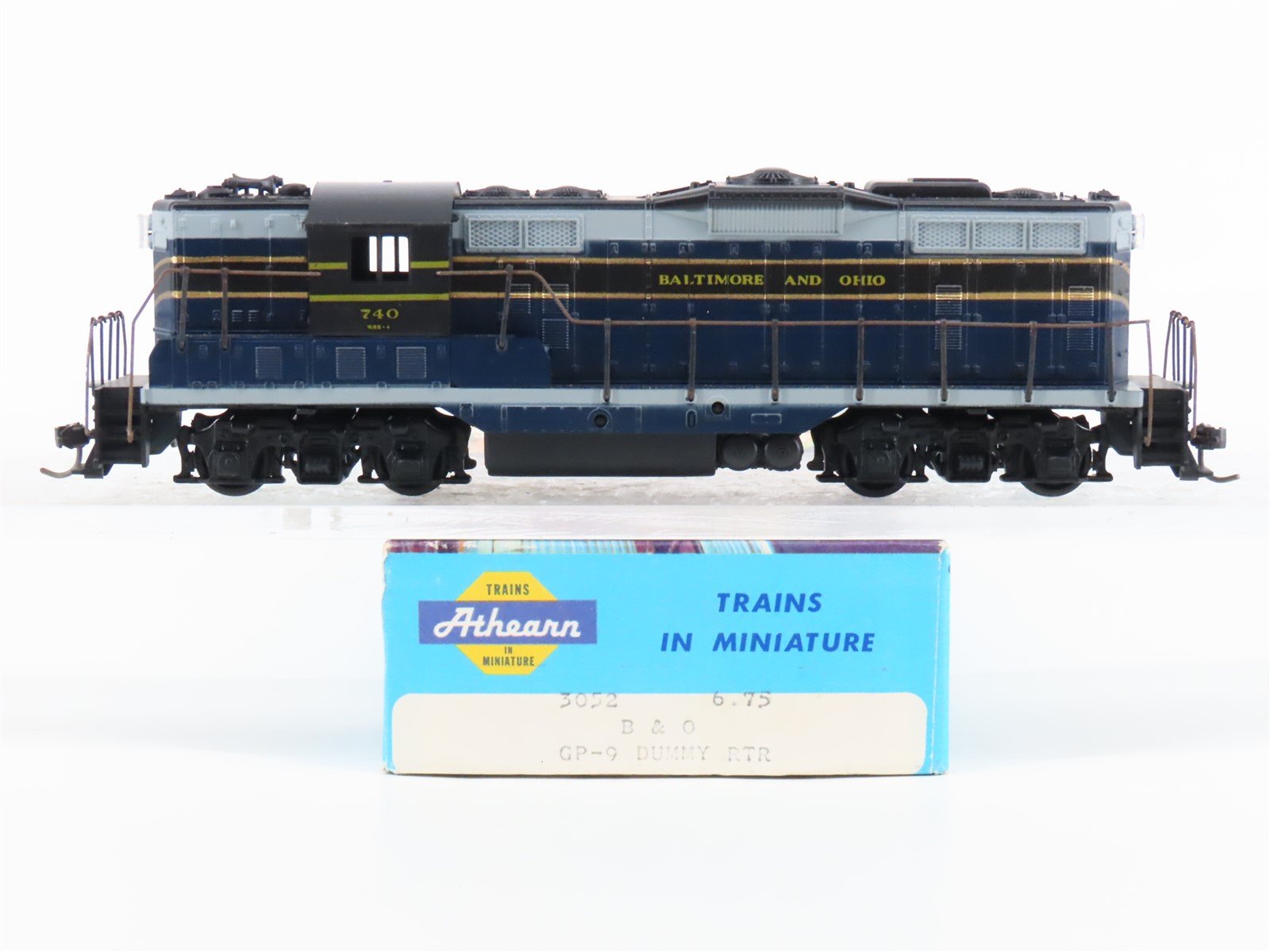 HO Scale Athearn 3052 B&O Baltimore & Ohio EMD GP9 Diesel #740 - Unpowered
