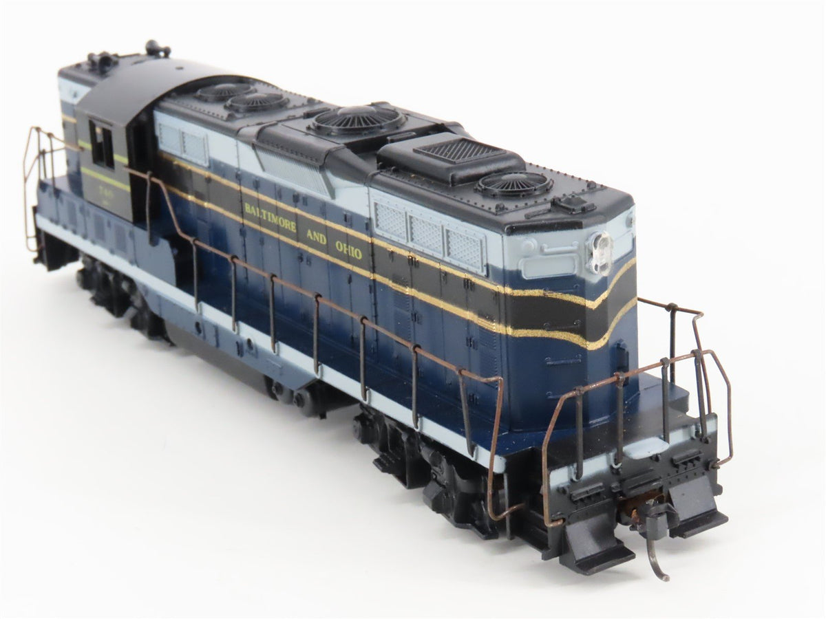 HO Scale Athearn 3052 B&amp;O Baltimore &amp; Ohio EMD GP9 Diesel #740 - Unpowered