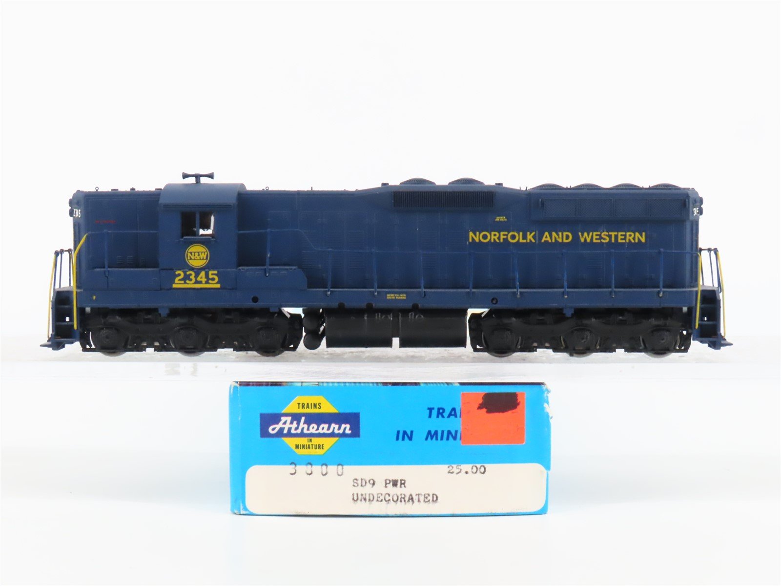 HO Scale Athearn 3800 N&W Norfolk & Western EMD SD9 Diesel #2345 - Custom