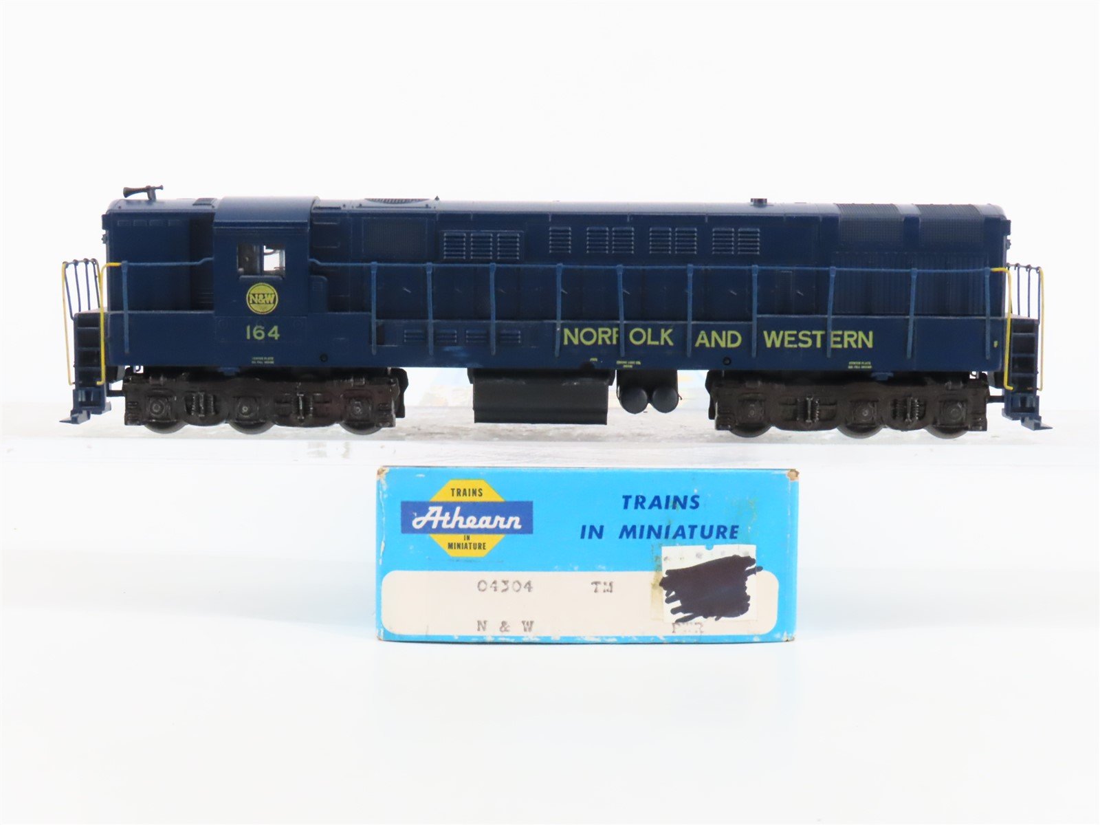 HO Scale Athearn 04304 N&W Norfolk & Western FM H24-66 Trainmaster Diesel #164