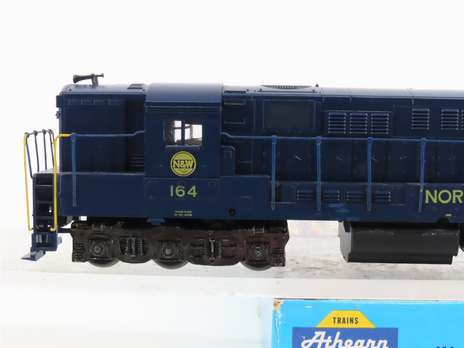 HO Scale Athearn 04304 N&W Norfolk & Western FM H24-66 Trainmaster Diesel #164