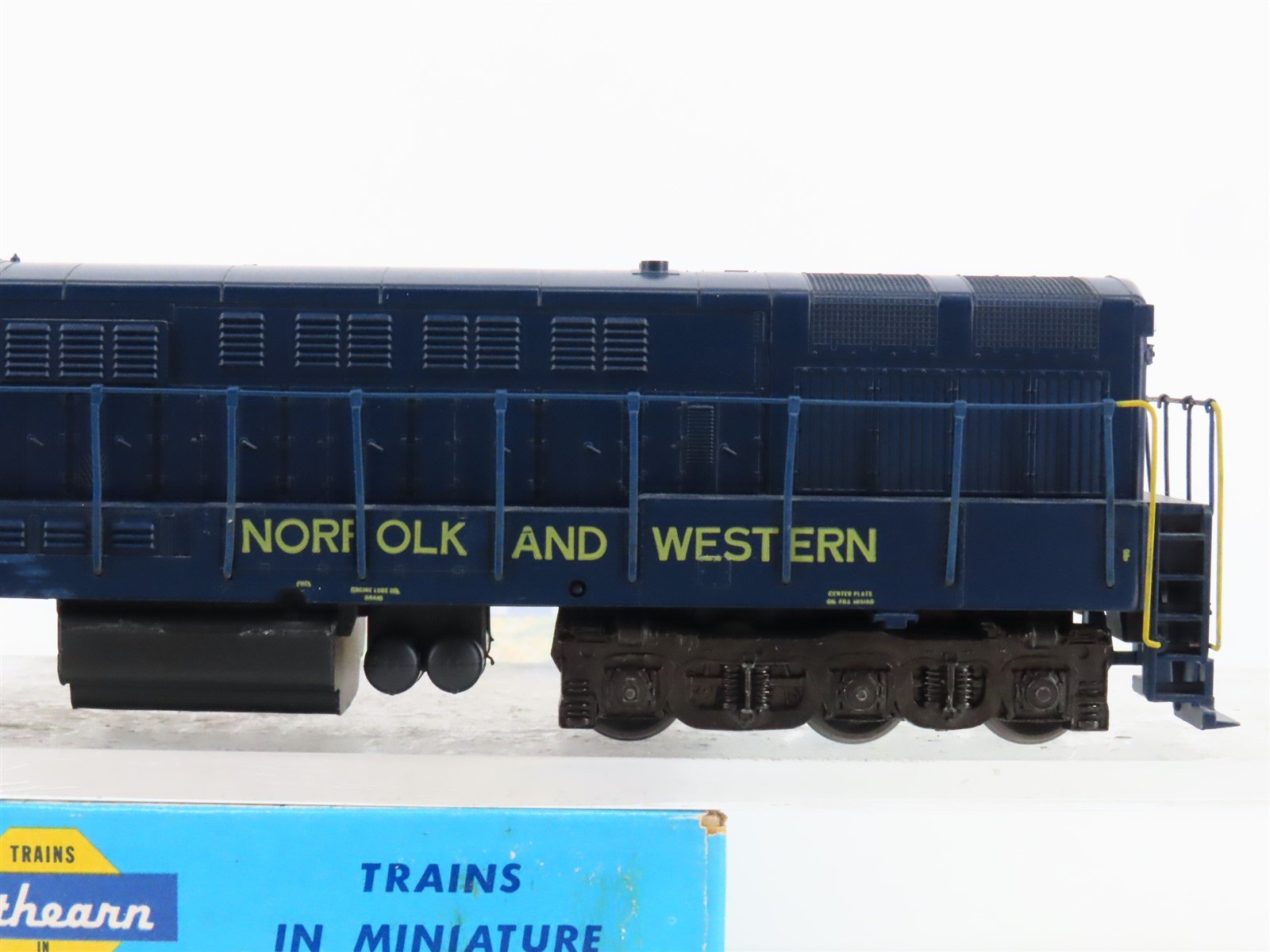 HO Scale Athearn 04304 N&W Norfolk & Western FM H24-66 Trainmaster Diesel #164