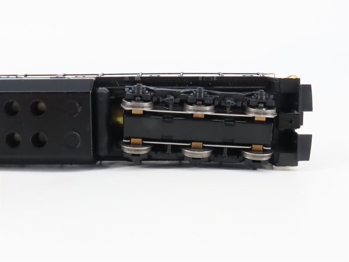 HO Scale Athearn 3423 PC Penn Central GE U28C Diesel Locomotive #6533