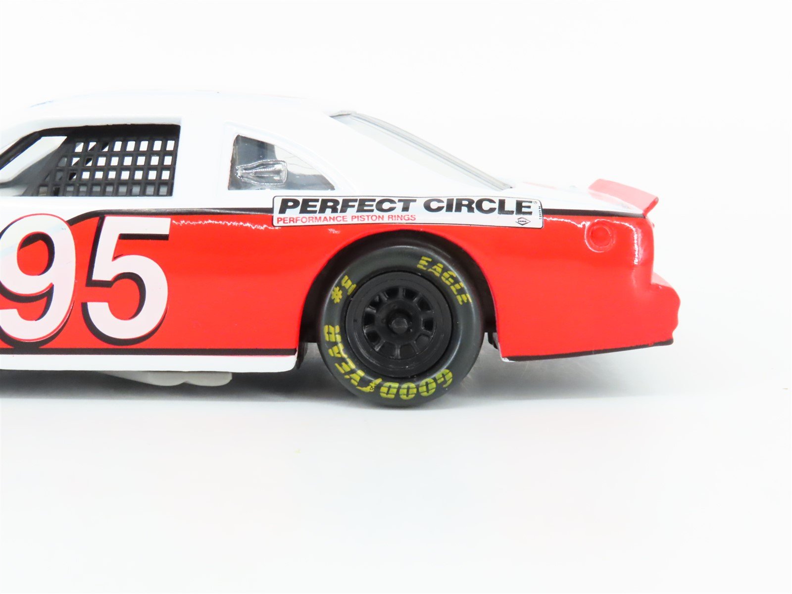 1:24 Scale Revell Die-Cast Dana Perfect Circle 1995 Ford Thunderbird