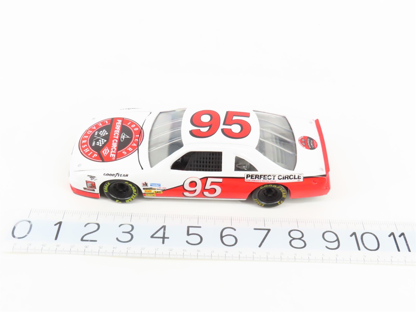 1:24 Scale Revell Die-Cast Dana Perfect Circle 1995 Ford Thunderbird