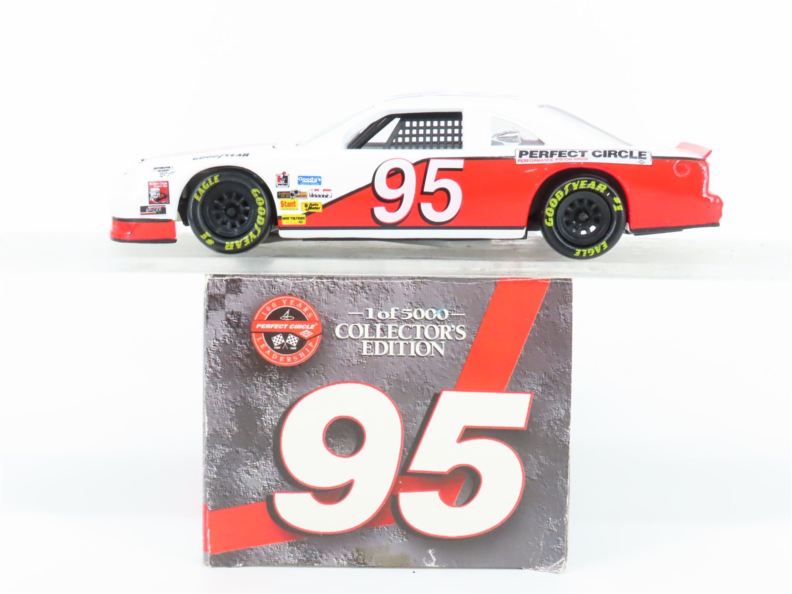 1:24 Scale Revell Die-Cast Dana Perfect Circle 1995 Ford Thunderbird