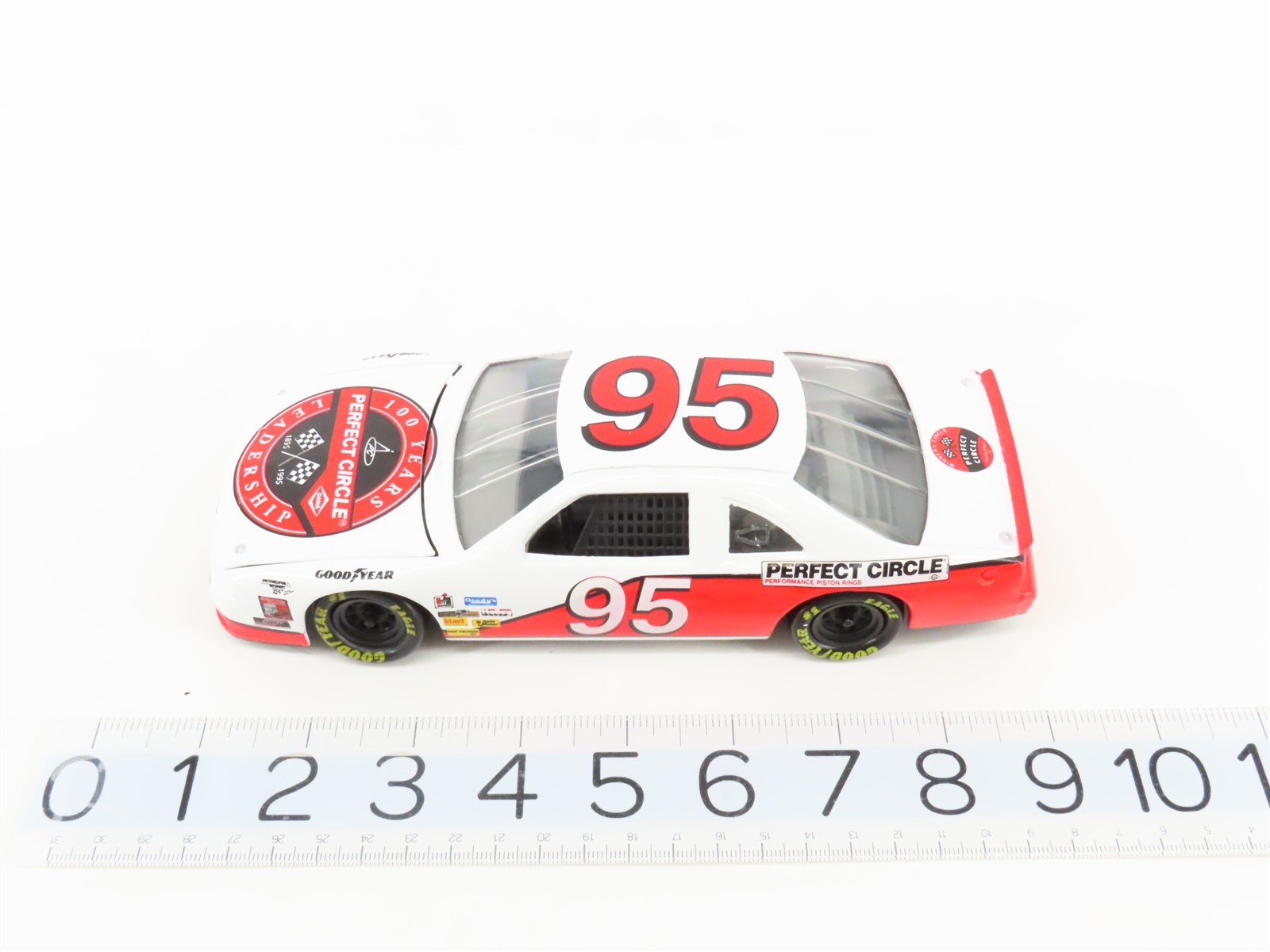 1:24 Scale Revell Die-Cast Dana Perfect Circle 1995 Ford Thunderbird