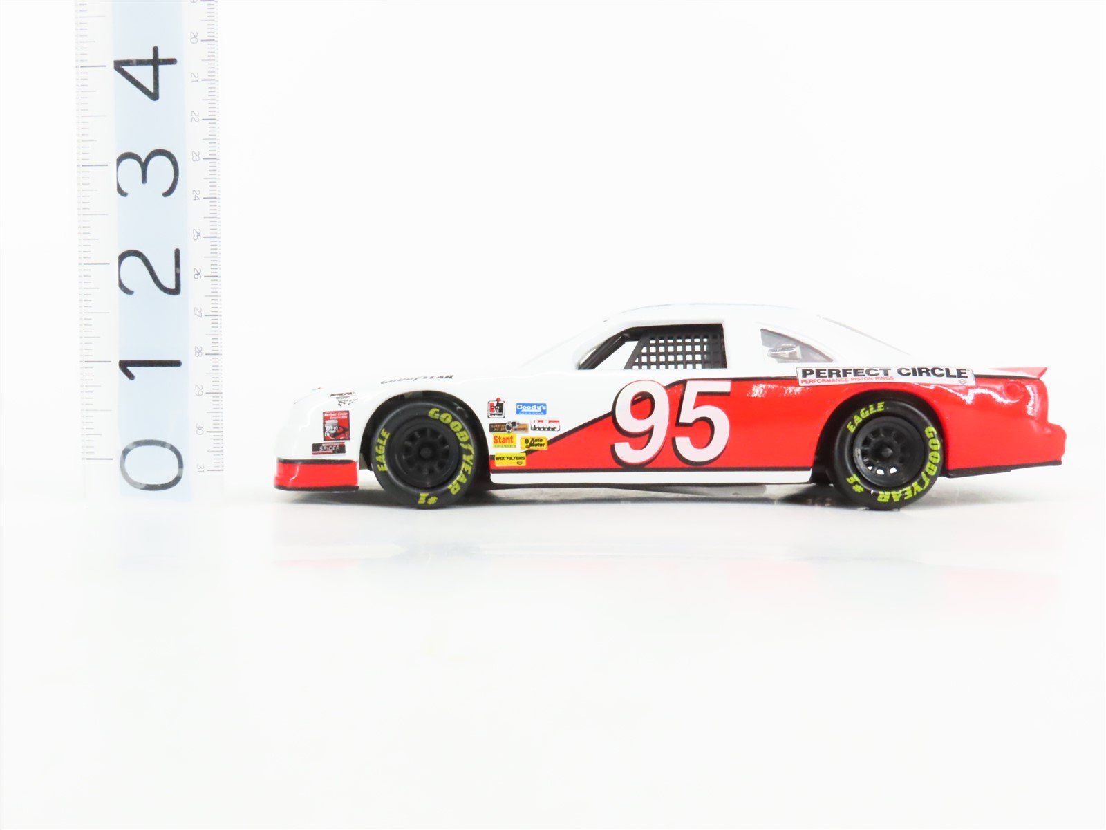 1:24 Scale Revell Die-Cast Dana Perfect Circle 1995 Ford Thunderbird