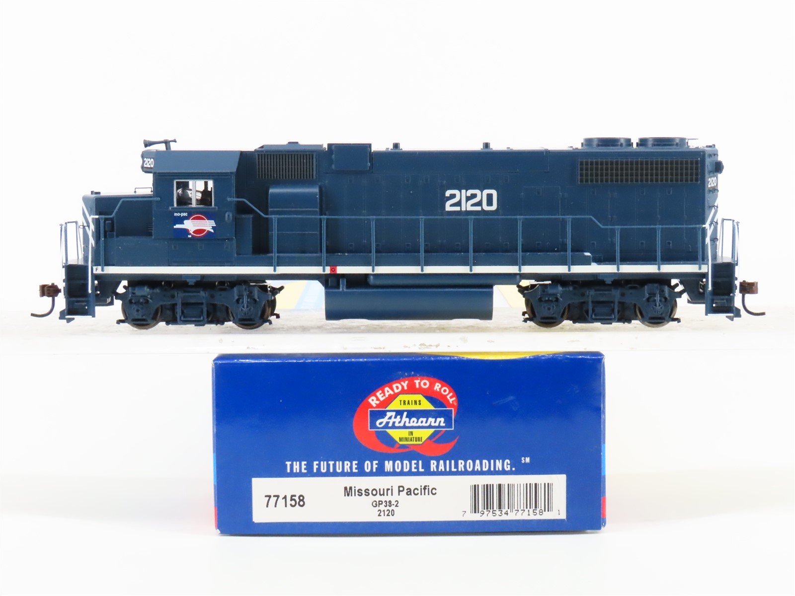 HO Scale Athearn RTR 77158 MP Missouri Pacific GP38-2 Diesel Loco #2120