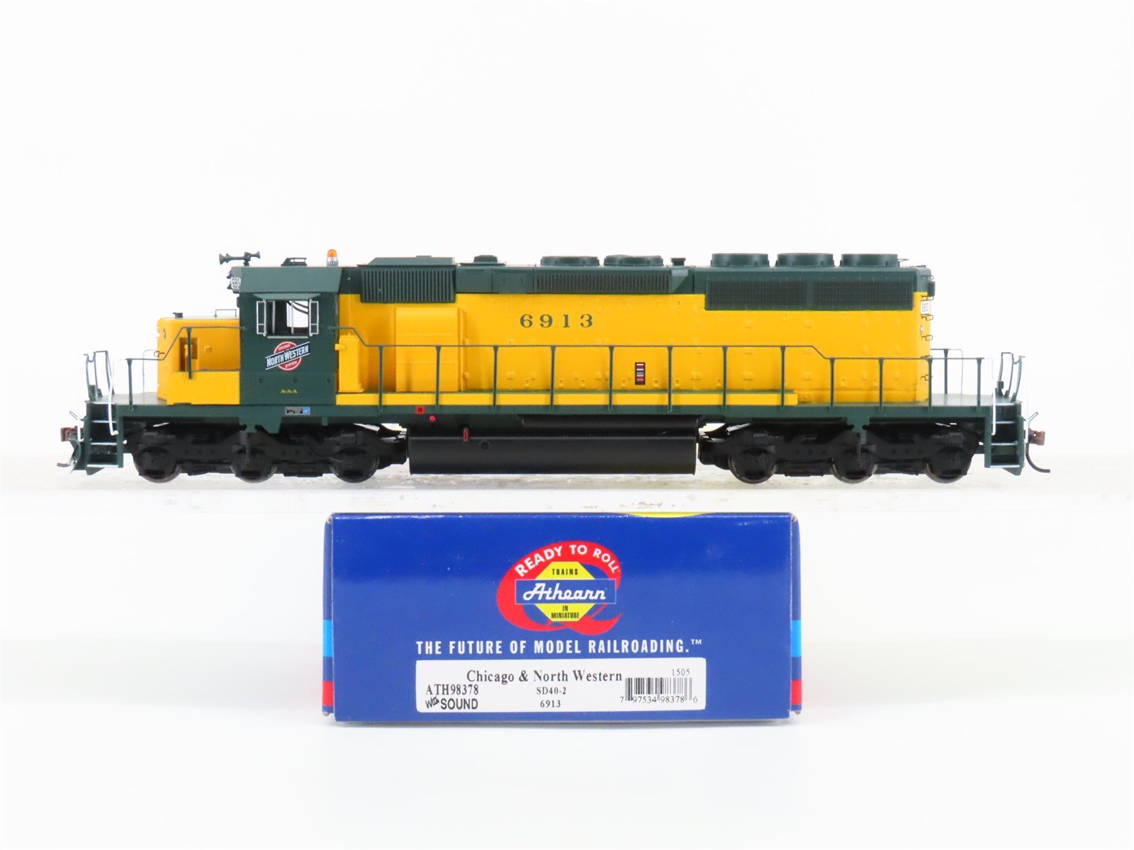 HO Athearn ATH98378 CNW Chicago Northwestern SD40-2 Diesel #6913 w/ DCC & Sound