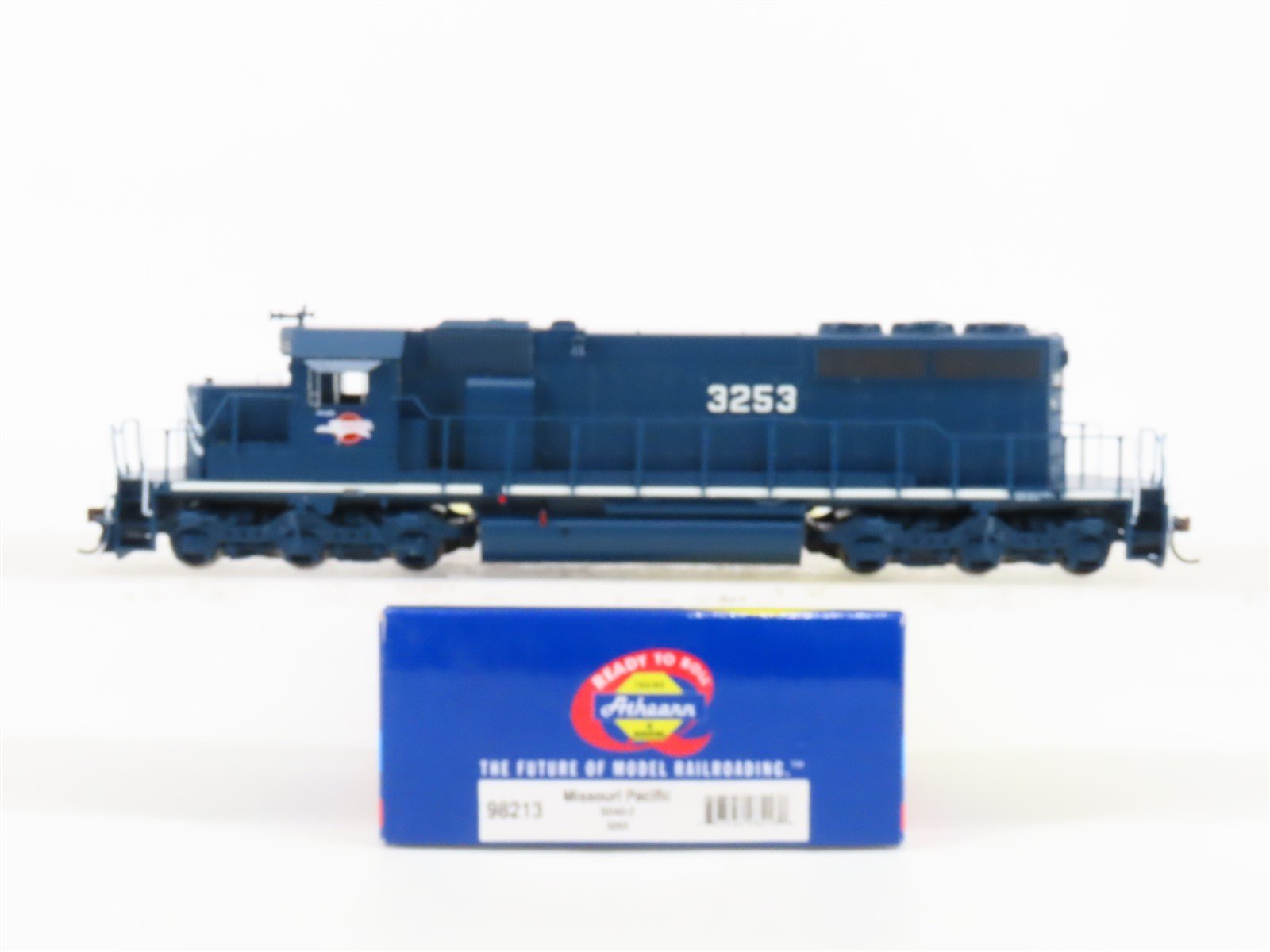 HO Scale Athearn RTR 98213 MP Missouri Pacific SD40-2 Diesel Locomotive #3253