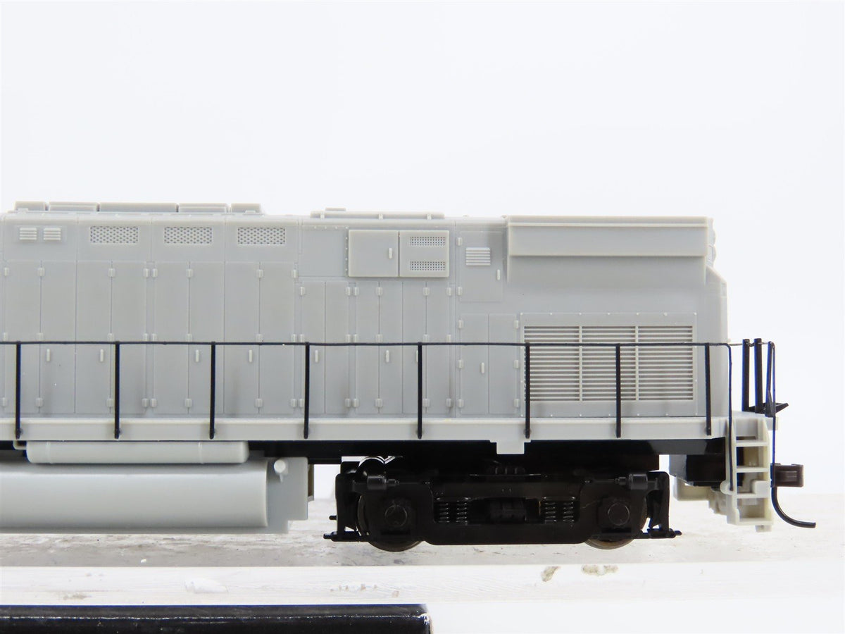 HO Scale Atlas Classic 9330 Undecorated C424 Phase II Diesel Locomotive