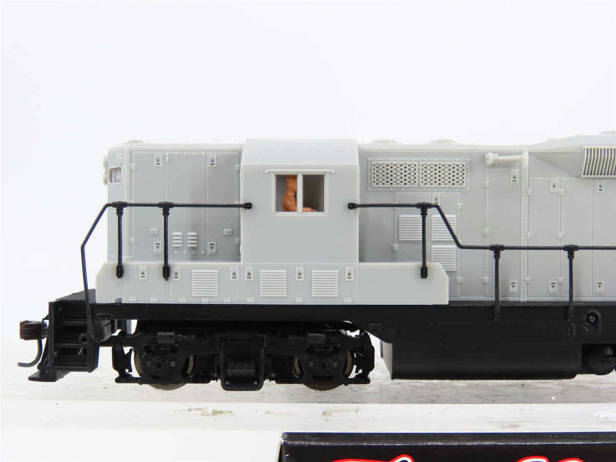 HO Scale Atlas Classic 8401 Undecorated GP7 w/DB Diesel Locomotive