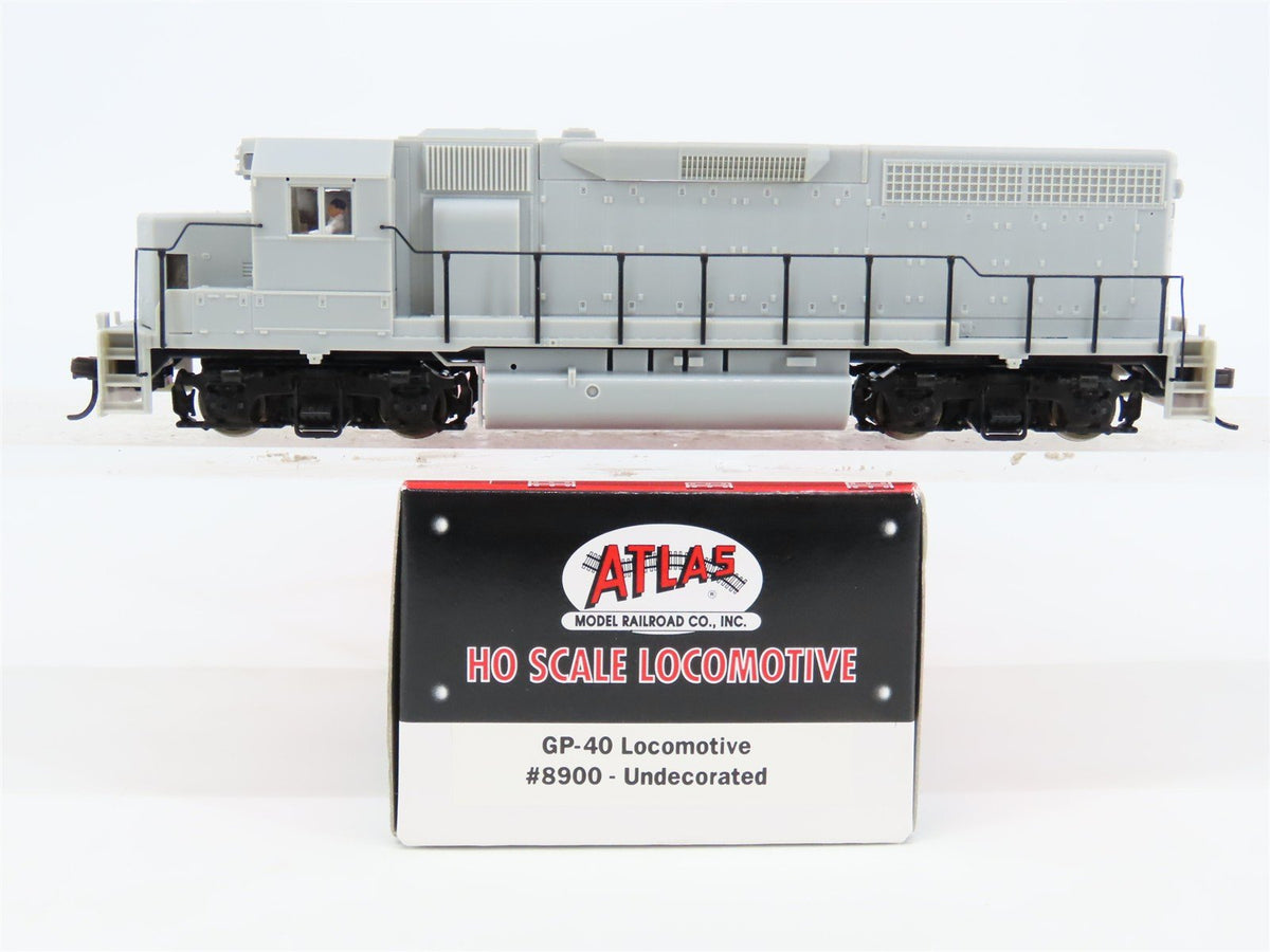 HO Scale Atlas 8900 Undecorated GP40 Diesel Locomotive